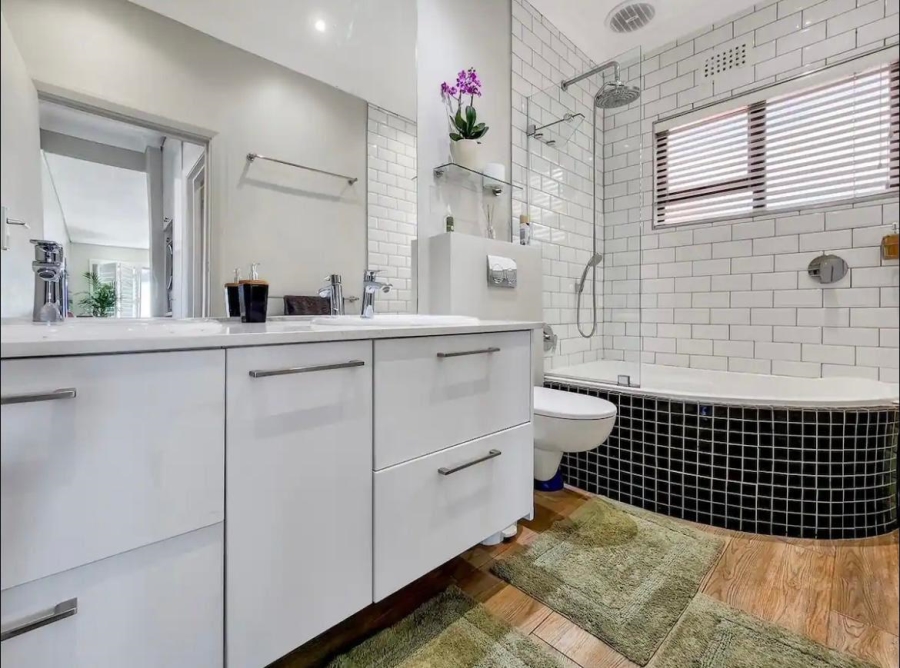 2 Bedroom Property for Sale in Three Anchor Bay Western Cape